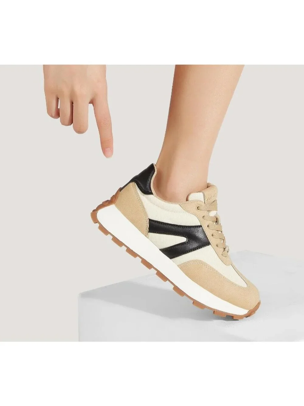 Women's Beige/Black Retro Classic Stylish Lace Up Tennis Running Walking Sneaker